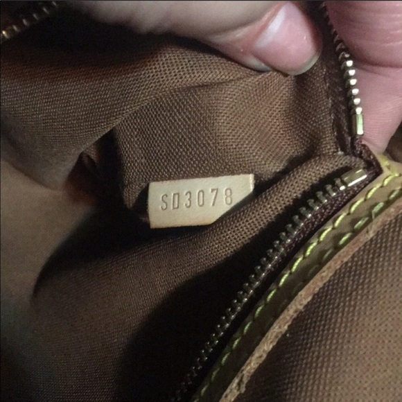 Louis Vuitton batignolles pm handbag - Picture 5 of 11